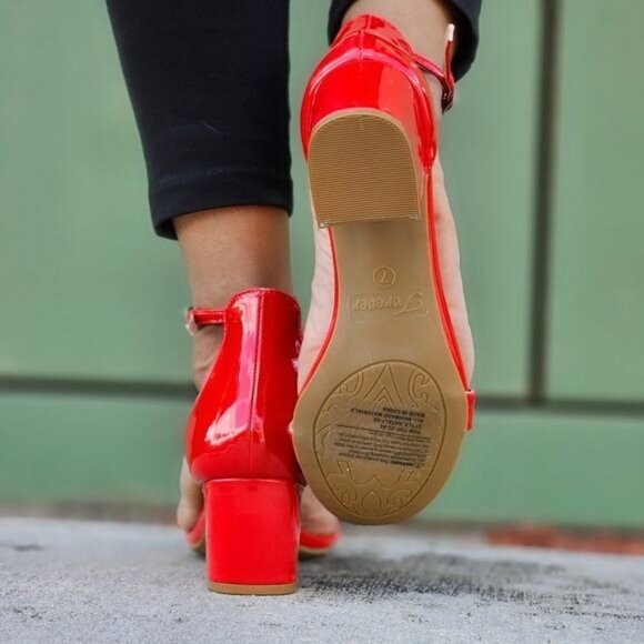 Women Ankle Straps Low Chunky Heels Sandals Red Color - Picture 4 of 5